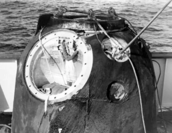 Подпись к фотографии Зонд8 на палубе Тамани 5 Внешний вид капсулы - фото 19