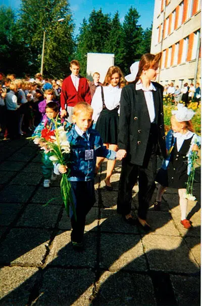 1 сентября 1995 года Первый звонок Осенью 1995 года Сашина семья перебралась - фото 4