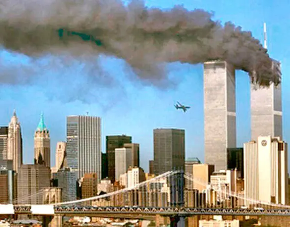 11 сентября 2001 г НьюЙорк США 9 ч 02 мин 59я сек Бытовая фотография - фото 11