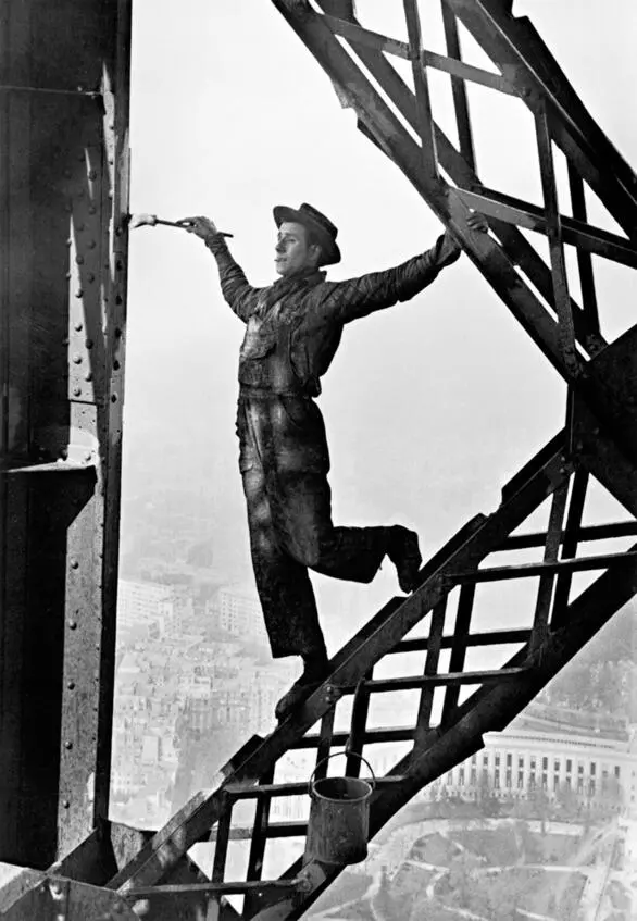 Маляр на Эйфелевой башне 1953 Фото Марк Рибу Возрождение фр Renaissance - фото 13