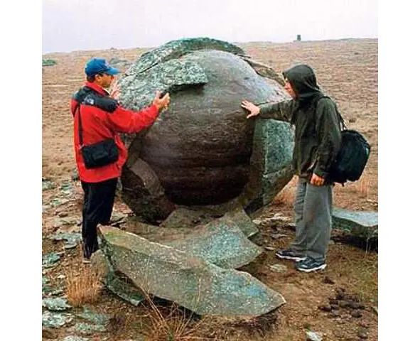 Рис 37 Рис 37 Каменный шар со слоистой структурой Турыш Казахстан 127 - фото 38
