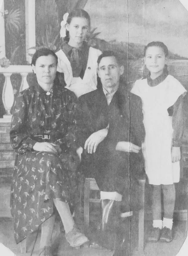 Люба Коля и их дочери Рая и Вера Согласитесь тяжёлые профессии для - фото 24