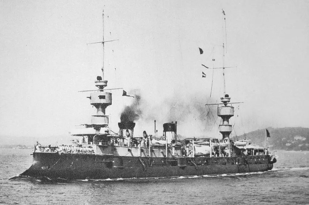 Крейсер Bruix в прибрежных водах до 1914 года Первые залпы австрийцев - фото 31