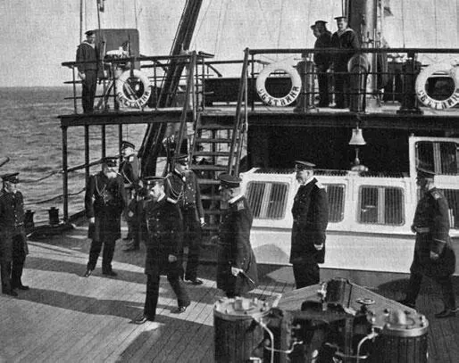 Император Николай II на крейсере Светлана во время смотра 26 сентября 1904 - фото 4