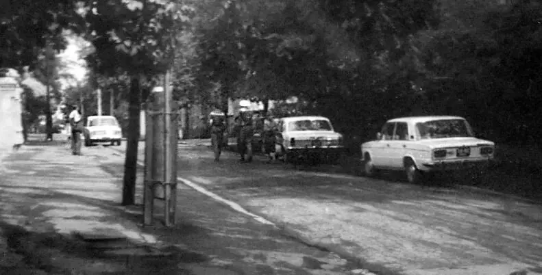 Там кафе Взлетная нависает над обрывом своей посадочной полосой со столиками - фото 9