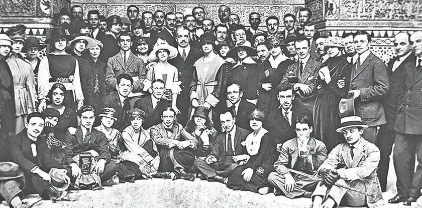 Сергей Дягилев и труппа Русских сезонов на гастролях в Севилье 1916 год - фото 3
