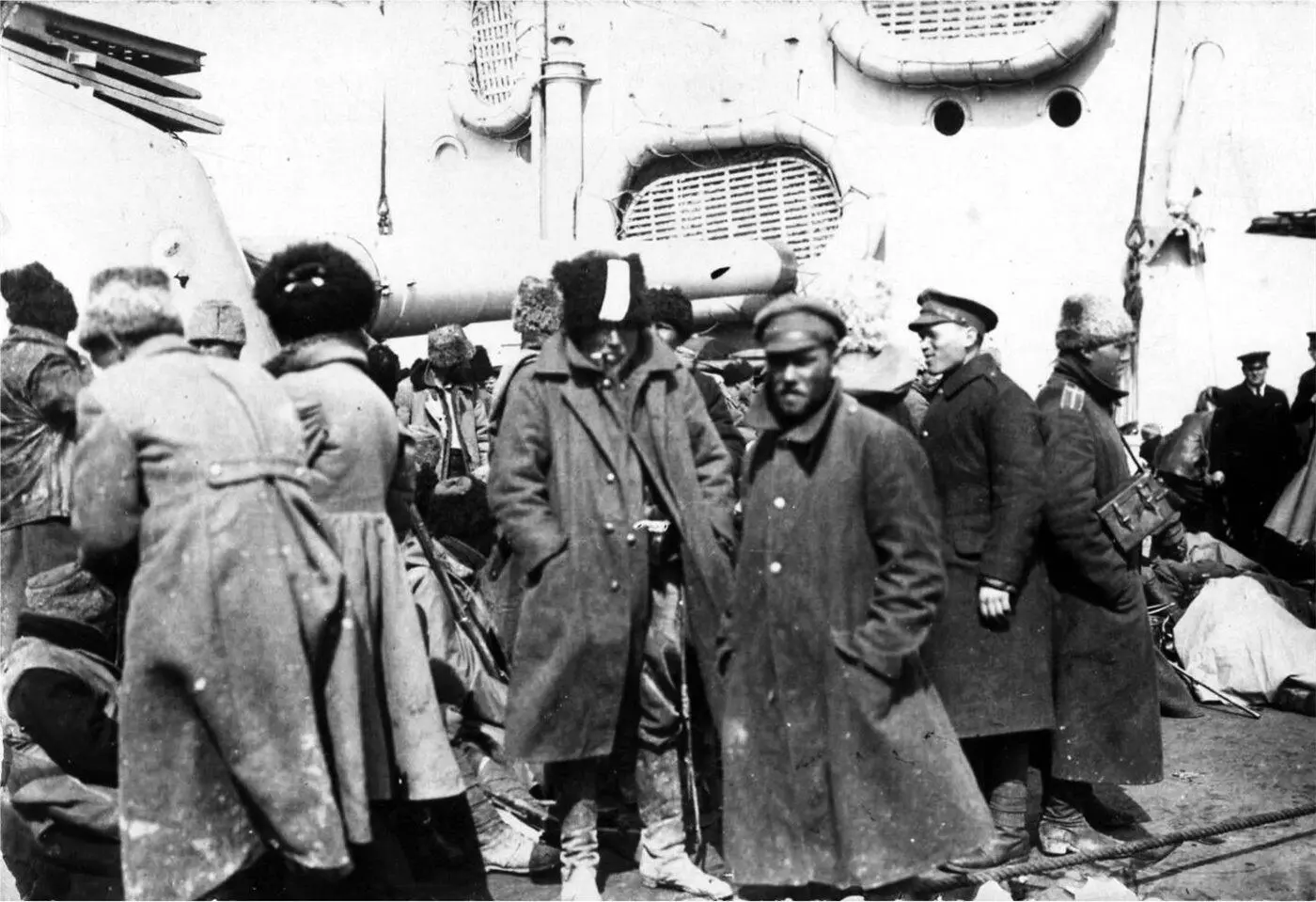 Посадка военнослужащих Русской армии на британские суда Крым ноябрь 1920 - фото 22