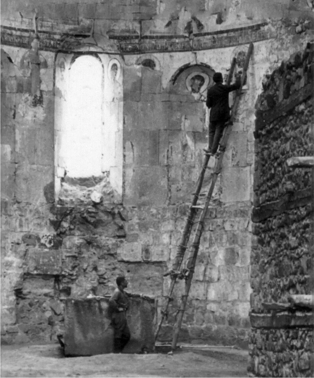 Илья Зданевич внизу и Ладо Гудиашвили Ошский собор 1917 Сама тема - фото 8