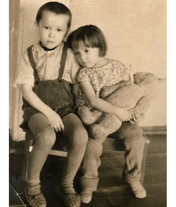 С сестрой Ольгой в детском саду 1963 г Для большинства моих одноклассников а - фото 7