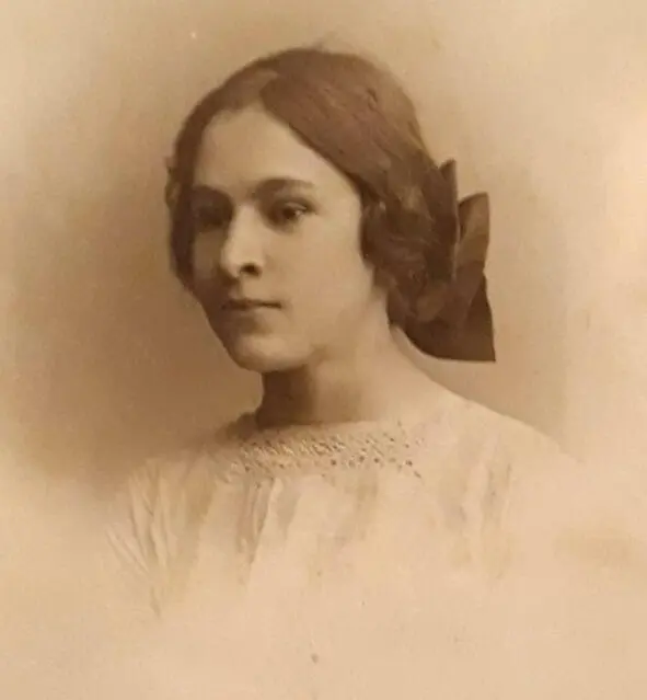 Елена Дмитриевна Дьяконова в юные годы Любознательна стройна и интересна Уже - фото 13