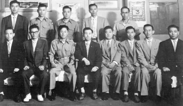 Руководители Корейской ассоциации тхэквондо на встрече 1959 года при попытке - фото 12