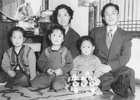 В 1948 году Чой встретил свою вторую жену У них родилось трое детей Фото - фото 6
