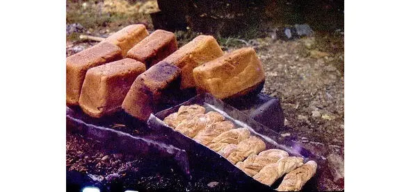 Хлеб полевой выпечки Хлеб мы выпекали сложив печку из таких же камней - фото 15