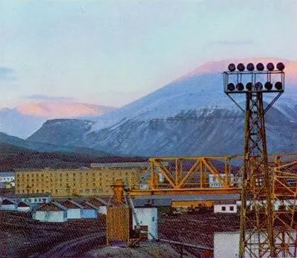Первый большой жилой дом на руднике Пирамида Самая северная шахта в мире - фото 20
