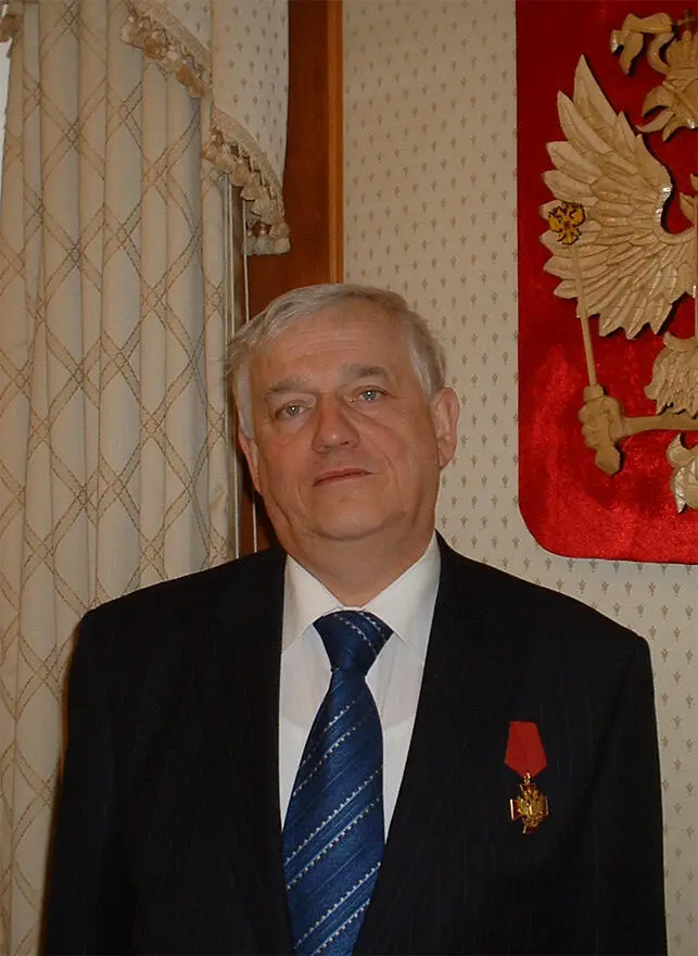 Автор в своем рабочем кабинете в Счетной палате России 2009 год Предисловие - фото 1