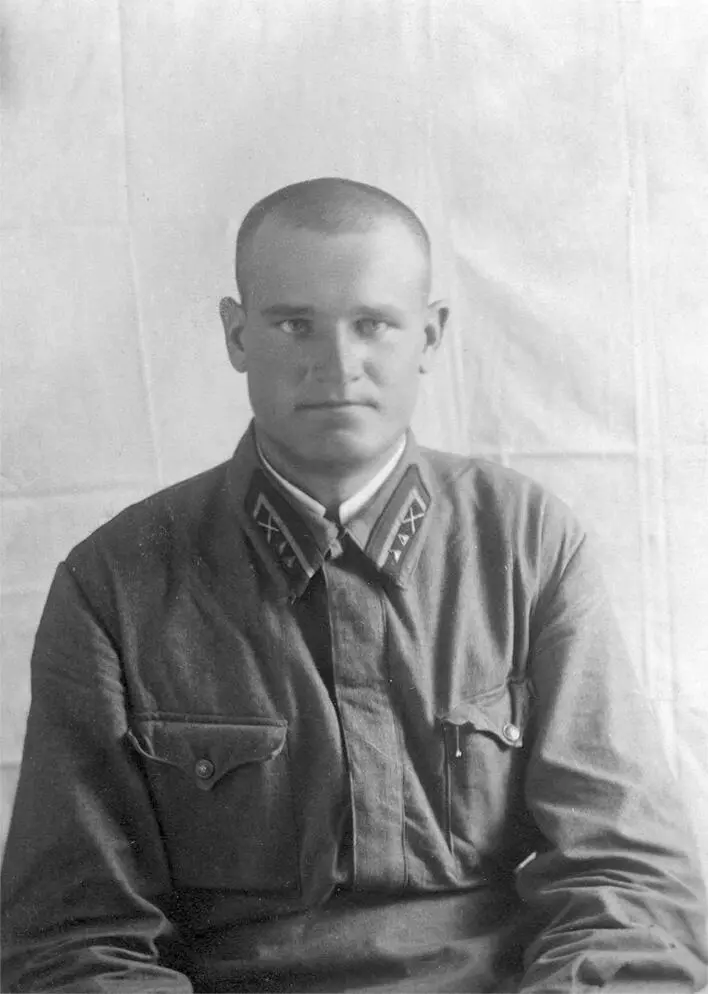 Серапион Алексеевич Семиколенных в 1941 году Интересна история при каких - фото 11