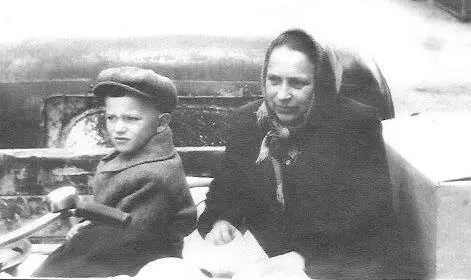 Переезд на дачу в 1953 году Справа бабушка Евдокия Герасимовна На даче была - фото 18