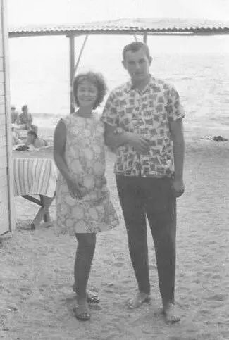 Мы в Феодосии в 1966 году С погодой повезло ни одного шторма вода абсолютно - фото 33