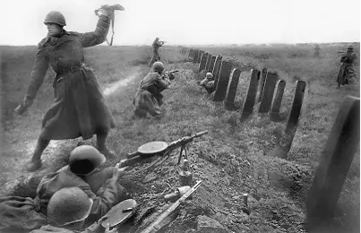 Атака В 19411943 годы во время ожесточенных оборонительных боев в сражениях - фото 152
