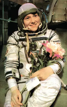 С Савицкая перед полетом в космос Июль 1984 г 19 августа она в качестве - фото 179