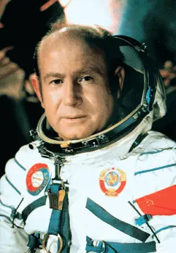 А А Леонов В октябре 1968 года летчиккосмонавт Г Т Береговой произвел - фото 182
