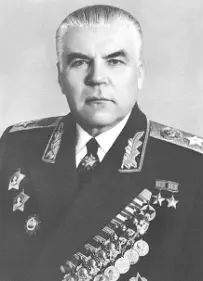 Р Я Малиновский Родион Яковлевич Малиновский начал службу в Красной Армии в - фото 247