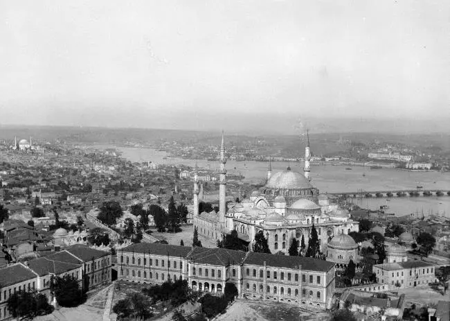 Вид на мечеть Сулеймание и Золотой Рог 1910е Любопытство усиливается Берега - фото 18