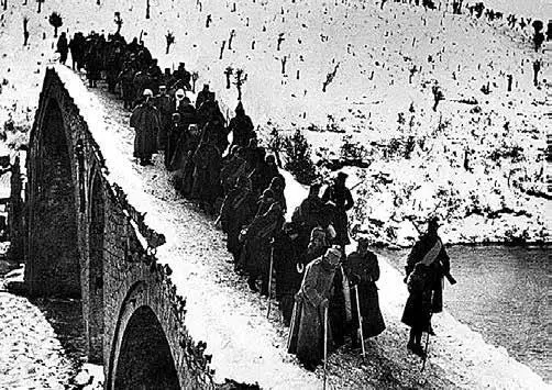 Албанская Голгофа 71летний король Пётр I переходит через р Дрин в Албании во - фото 19