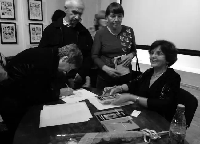 Автограф сессия после презентации Татьяны Янковской в Музее Анны Ахматовой в - фото 2