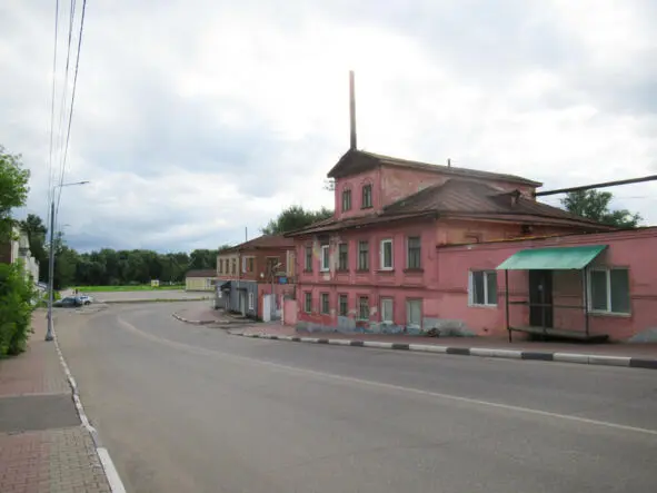В городе река Нара она делит Серпухов на две части Перейти на другой берег - фото 16