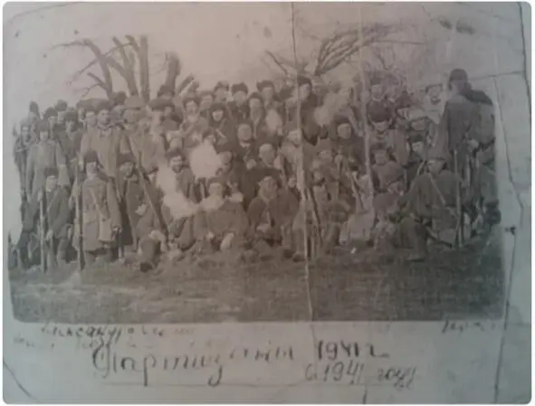 После тяжёлых кровопролитных боёв 24 июля 1942 года наши войска оставили - фото 15