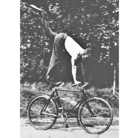 Укрощение велосипеда 1938 год Благодаря велосипедам появилась возможность - фото 16