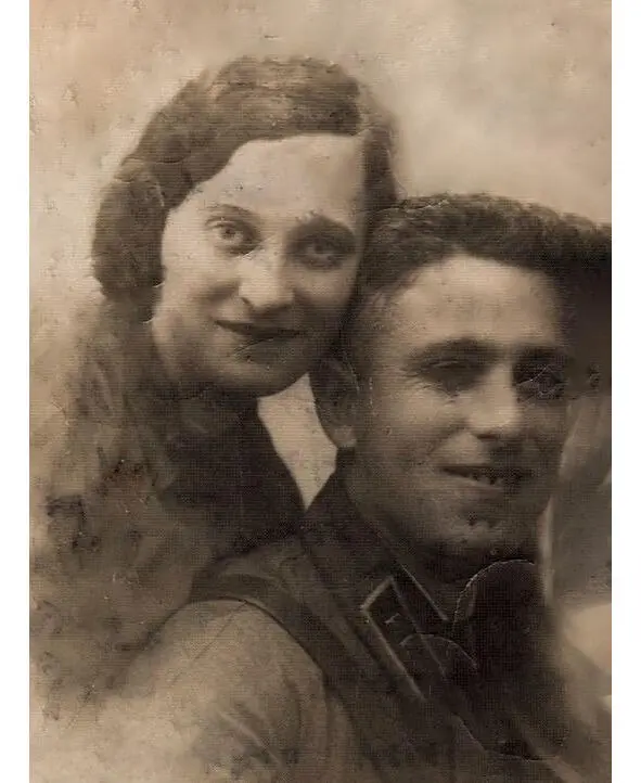 Мама и папа Одесса 1938 год Абрам Самойлович Диневич с сыном Аликом 1939 - фото 7