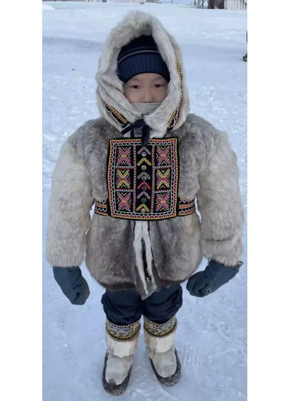 М альчика хвалят одобряют за то что он 1 маутом быстро поймал оленей для - фото 22