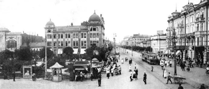 1927 г На противоположной стороне площади здание треста Москож Кожсиндиката - фото 13