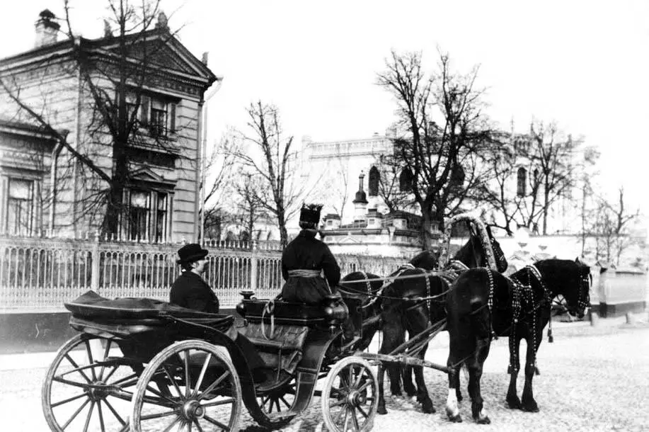 1910е гг Дом МакГилл на Спиридоновке На заднем плане особняк Морозова С - фото 39