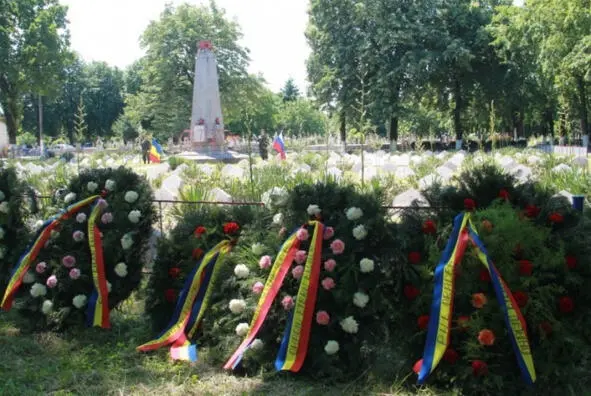 Воинское кладбище г Орадеа Погиб Моисей Кондратьевич 13 октября 1944 г - фото 23