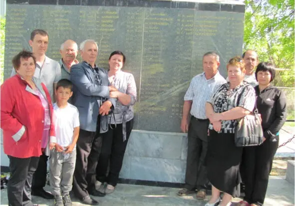 Родственники на братской могиле в ст Голубицкой ЦАМО Ф58Оп18001Д965 - фото 60