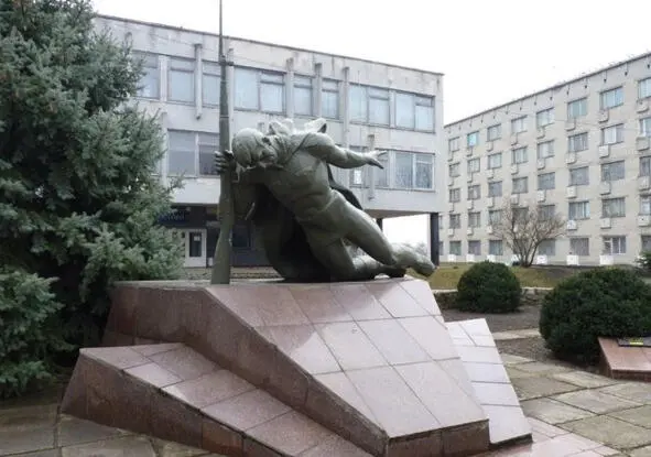 Памятник на братской могиле в п Петриковка ЦАМО Ф7706Оп271363сД2 ЦАМО - фото 67