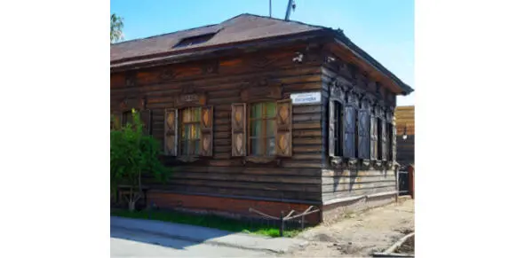 Дом купца Посохова Переулок упирается в длинное кирпичное здание складов - фото 105