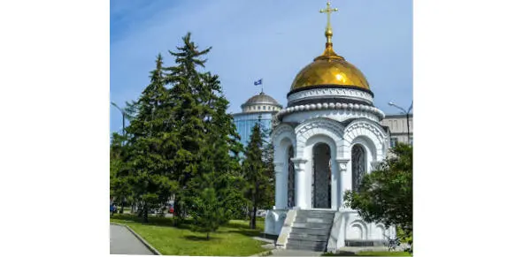 Казанская часовня По соседству с ней на другой стороне улицы вплоть до - фото 52