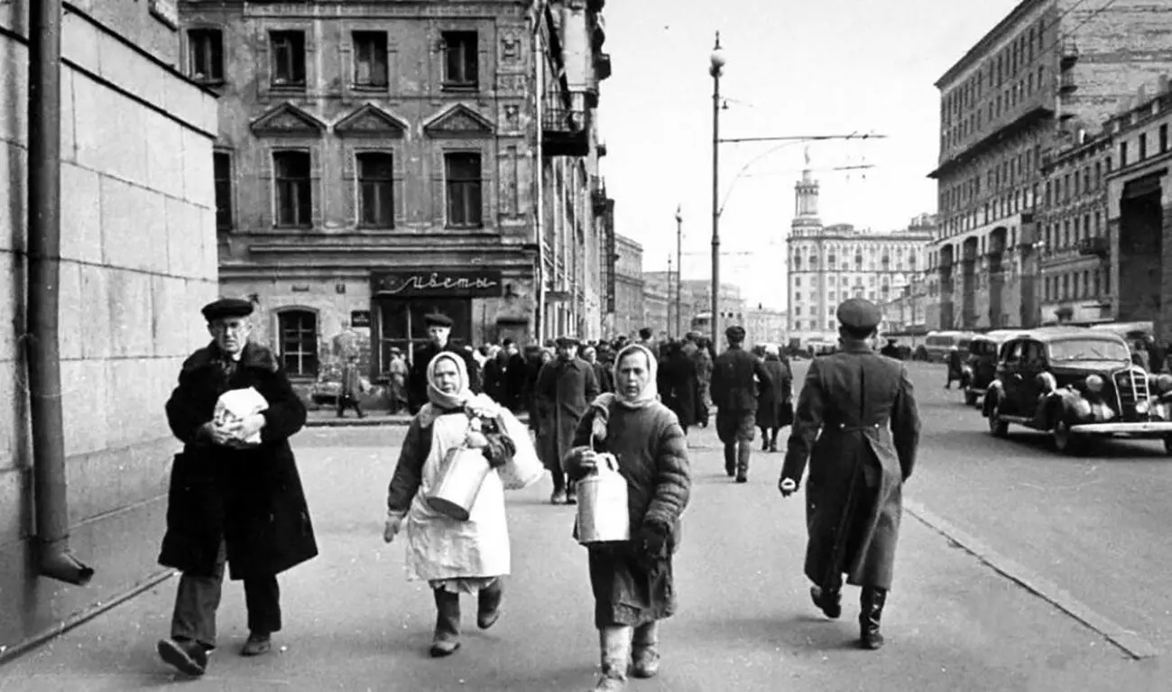 Фото 8 Селяне на улицах Москвы Интересен был метод продажи развесного - фото 8