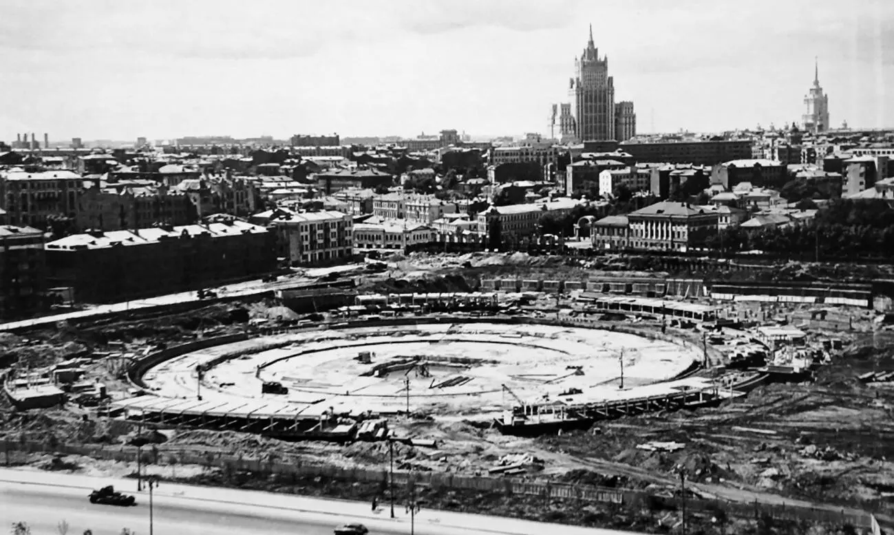 Фото 15 Фундамент затем бассейн Москва Так и простоял фундамент Дворца все - фото 15