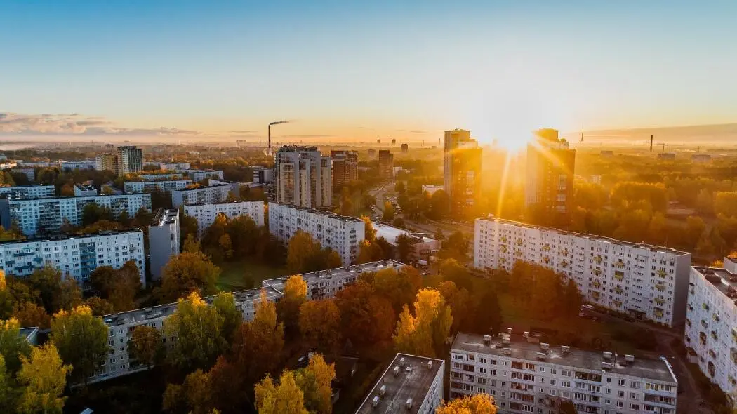 Подожду решает Сергей Поднимается на девятый этаж и ставит чемодан на - фото 2