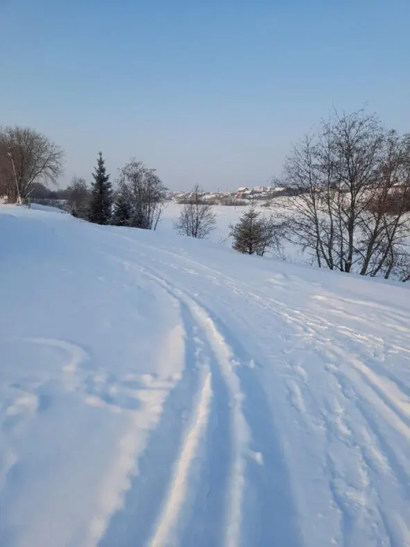 Серо небо солнце в дымке Серо небо солнце в дымке А кругом стожки - фото 2