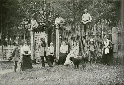 1899 г На съемной даче в Курье Справа Ольга и Екатерина с собакой По - фото 36