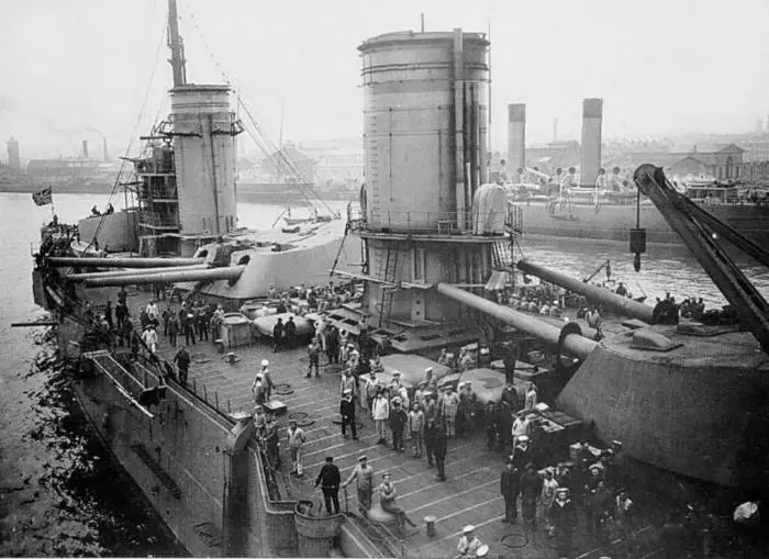 Линкор Севастополь Во время первой военной зимовки 19141915 гг команда - фото 7