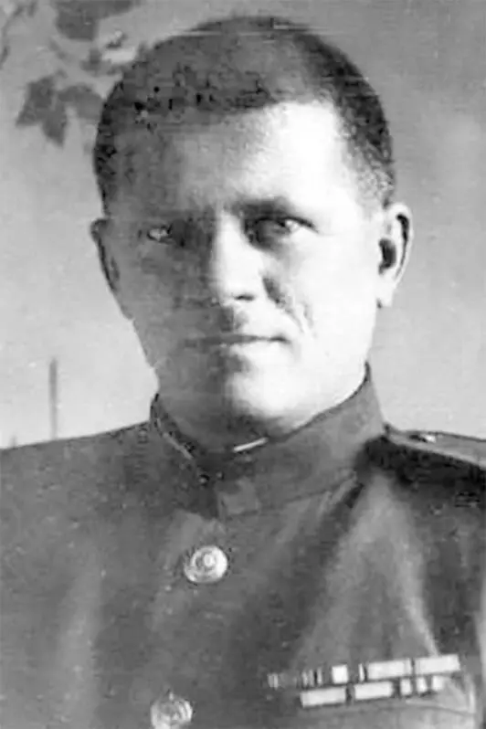 Н Г Брилев в 1941 г начальник разведывательного отдела 49й армии Фото - фото 22