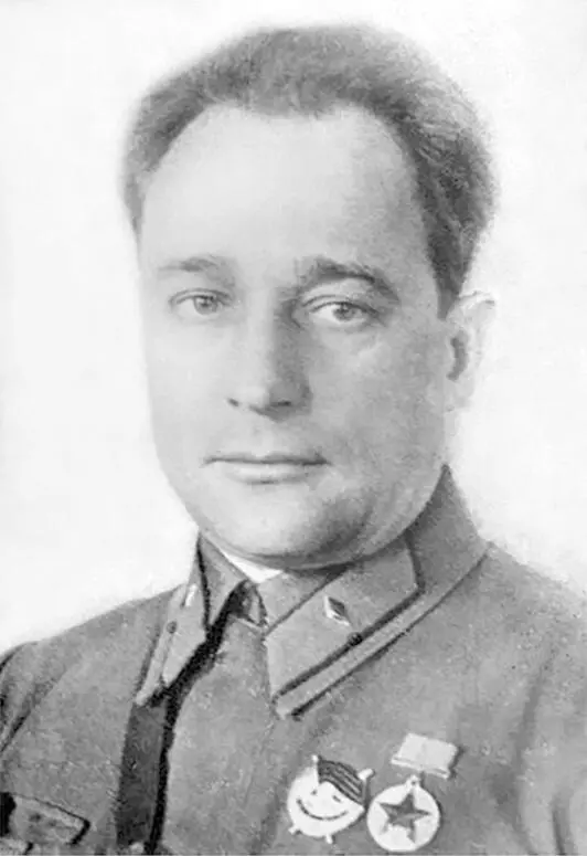 А И Литвинов в октябре 1941 г член военного совета 49й армии Фото начала - фото 26