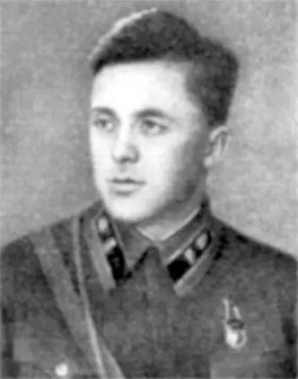 А В Егоров командир танкового полка 8й танковой бригады Расположившись на - фото 25